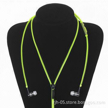 Zipper earphone with zip pouch